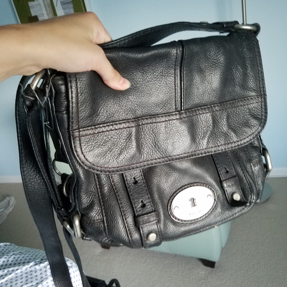 EUC Fossil leather purse